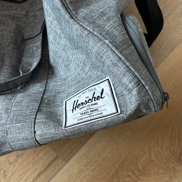 Herschel Duffel Bag in Raven Crosshatch Gray - Picture 4 of 4